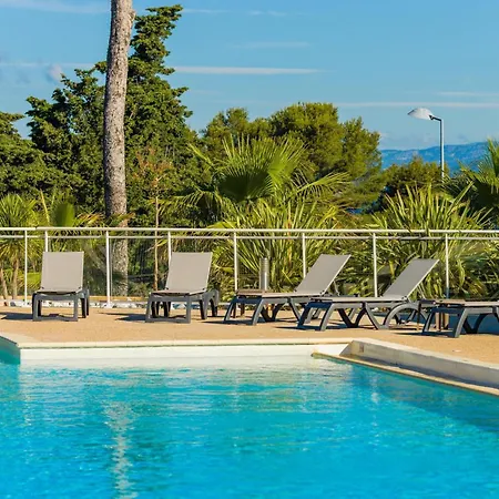 With Terrace & Pool Apartament Six-Fours-les-Plages