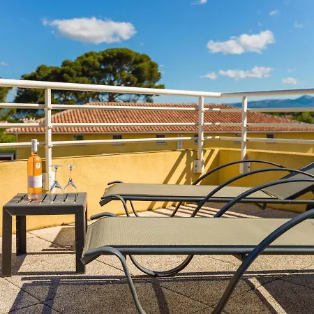Apartament With Terrace & Pool